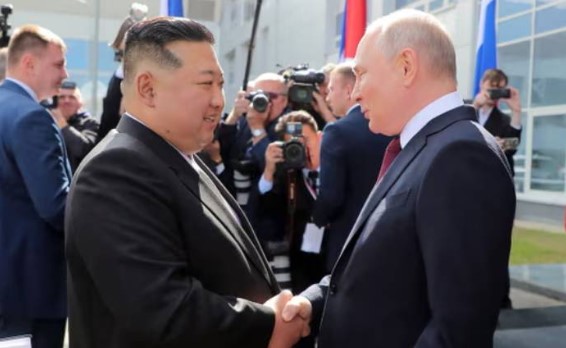 Putin ve Kim Jong-un, birbirlerine tüfek hediye etti