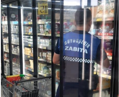 Market raflarında tarihi geçmiş ürünler bulundu