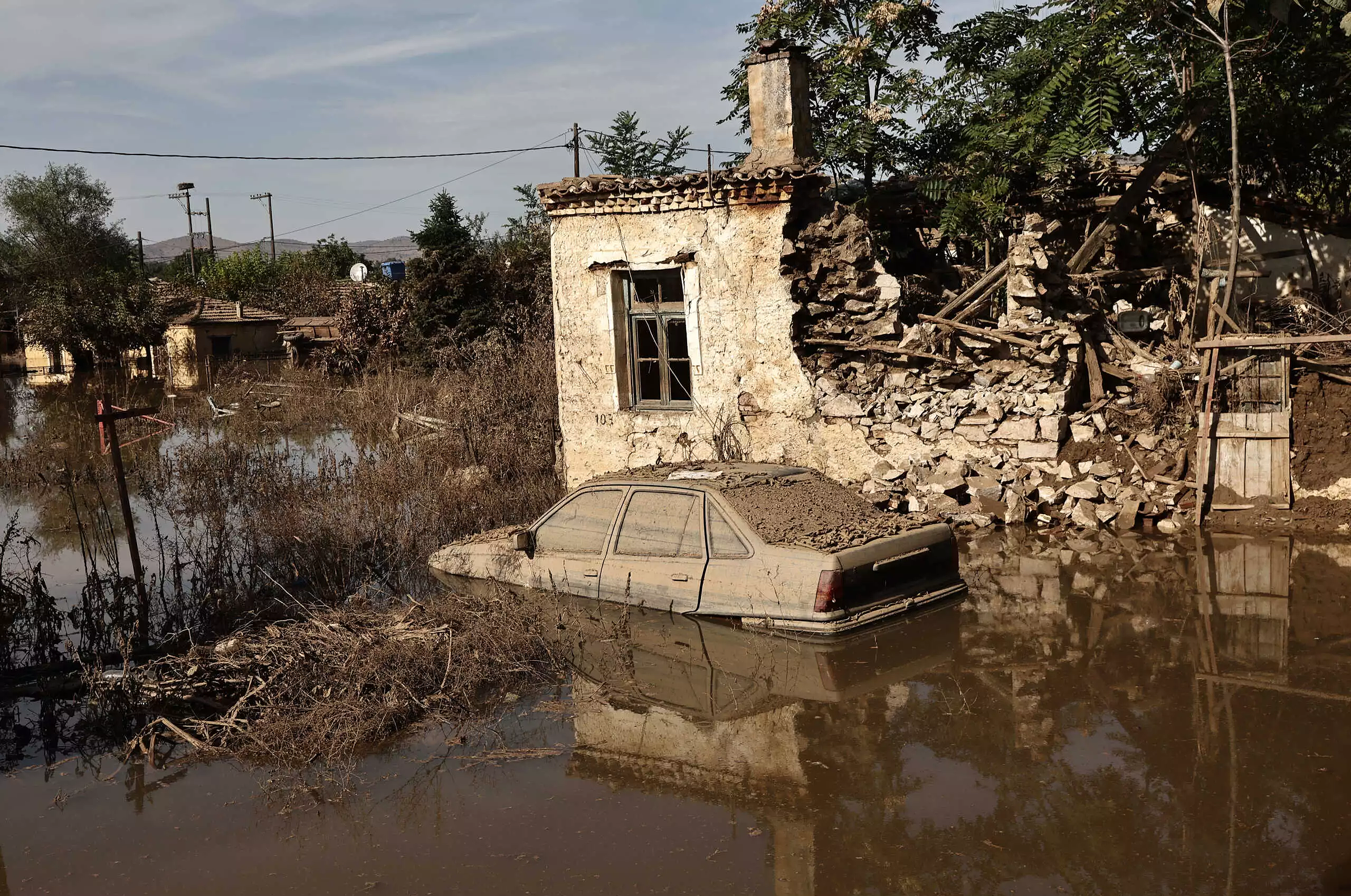 Yunanistan’ı Elias vurdu: Çok sayıda evi su bastı