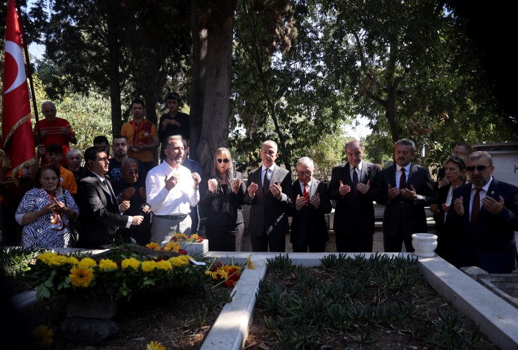 Metin Oktay, vefatının 32. yıl dönümünde kabri başında anıldı