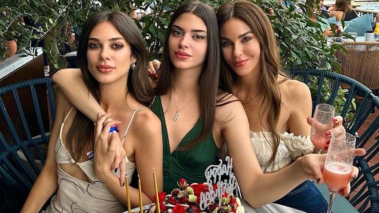 Defne Samyeli’nin kızı 20 yaşına girdi