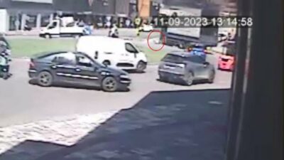 Bursa’da motosiklet sürücüsü kamyonun altına girdi