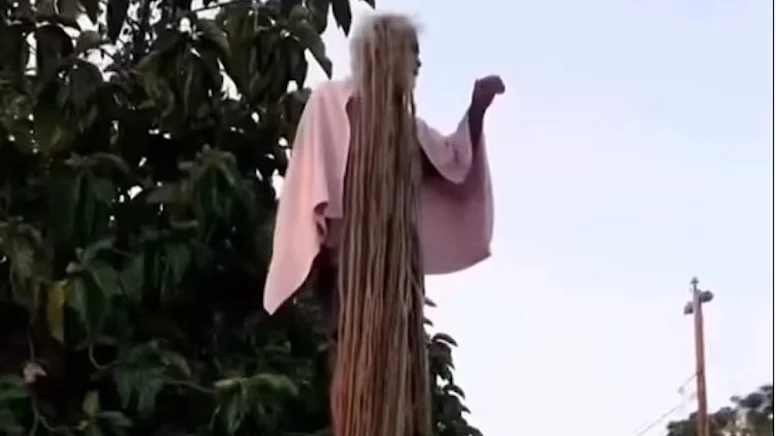 ‘Rastalı Rapunzel’ 40 yıldır saçını kesmiyor