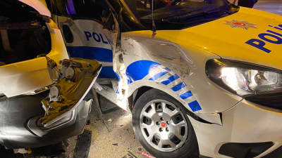 Bursa’da 3 araç çarpıştı: 3’ü polis 6 yaralı