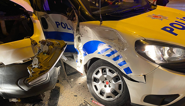 Bursa’da 3 araç çarpıştı: 3’ü polis 6 yaralı