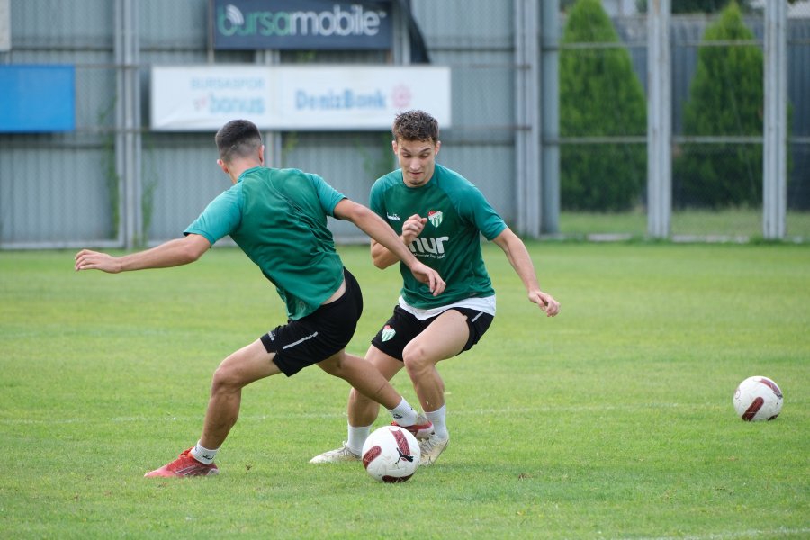 Bursaspor’da çalışmalar hız kesmiyor