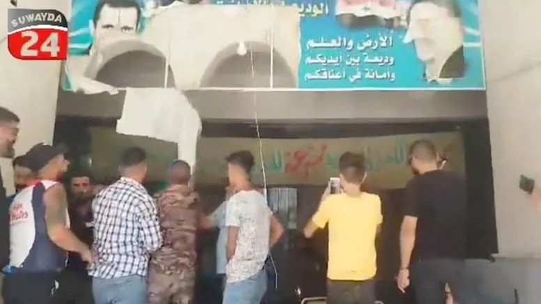 Suriye yine karıştı: Esad karşıtı protestolarda ateş açıldı
