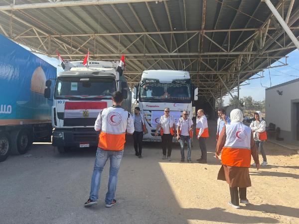 Filistin Kızılayı, 12 TIR’lık insani yardımı teslim aldı