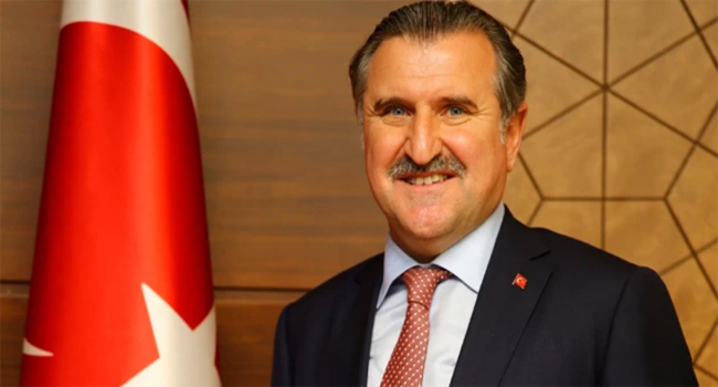 Bakan Bak, milli pentatlet Buğra Ünal’ı tebrik etti