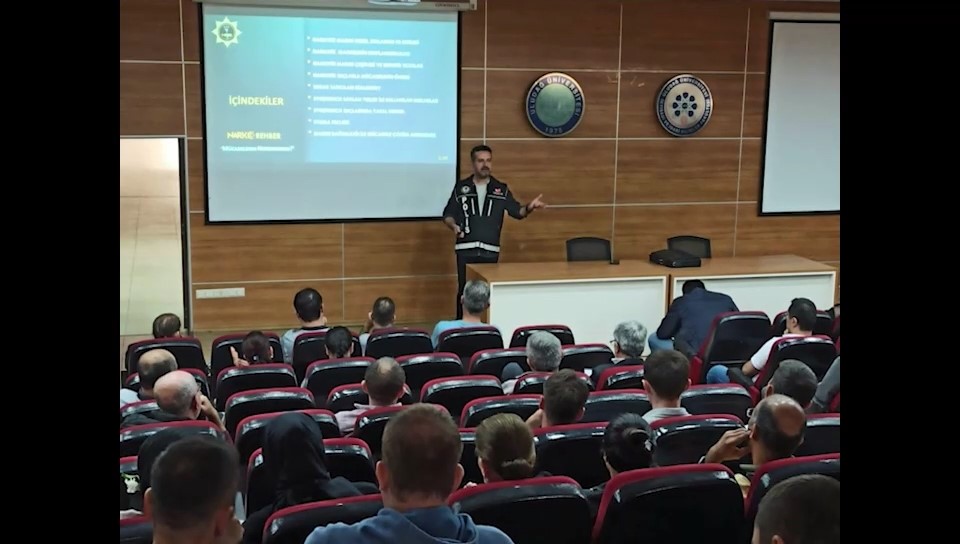 Narkotik Şube Müdürlüğü Bursalıları bilgilendirdi Narkotik Şube Müdürlüğü Bursalıları bilgilendirdi