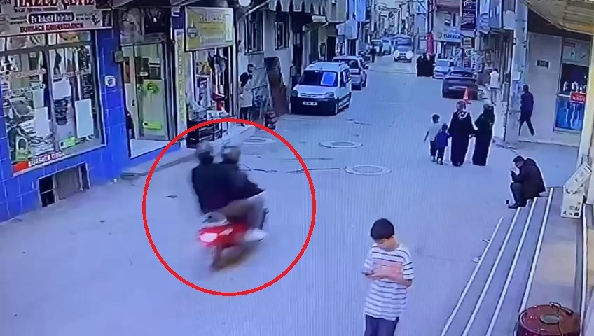 Bursa’da husumetli kavgası! Çocuklara rağmen kurşun yağdırdı
