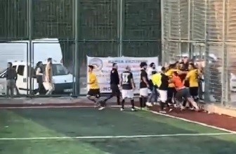 Bursa’da halı sahada kavga!