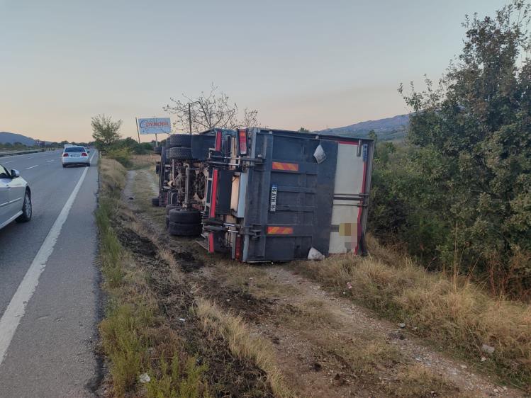 Bursa’da korkutan kaza! Şarampole yuvarlanmaktan son anda kurtuldu