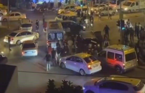 Düğün konvoyunda feci kaza!