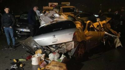26 araç kazaya karıştı, 13 kişi yaralandı