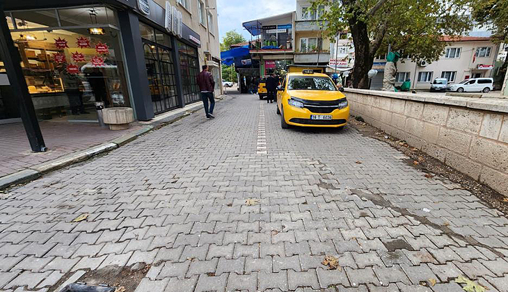 Taksiciyi kalbinden bıçakladı, cinayet aletini emanet bıraktı