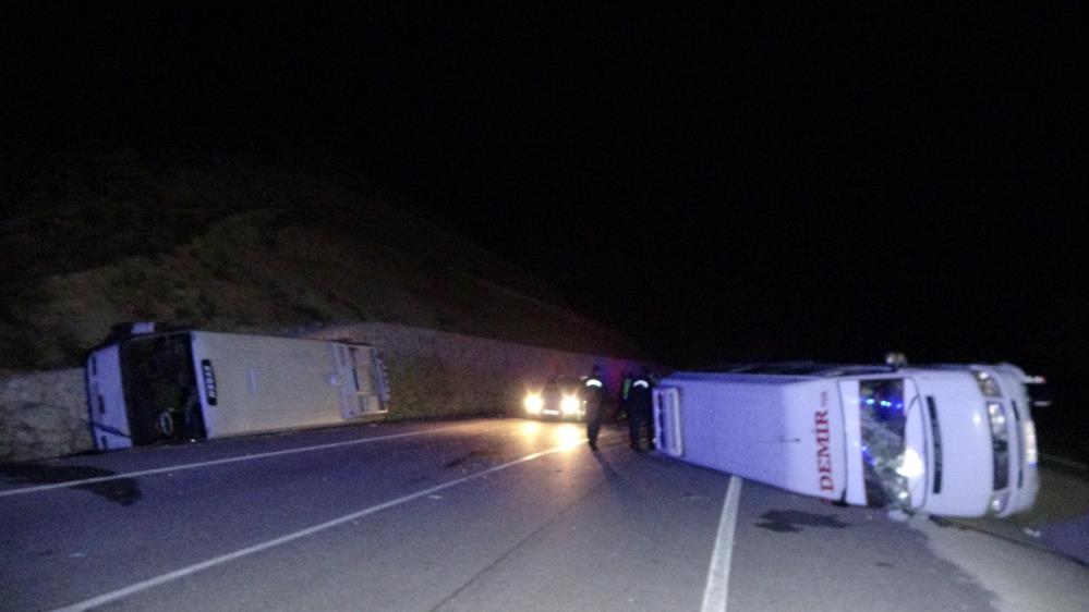 Uşak’ta iki işçi servisi çarpıştı: 28 yaralı Uşak’ta iki işçi servisi çarpıştı: 28 yaralı