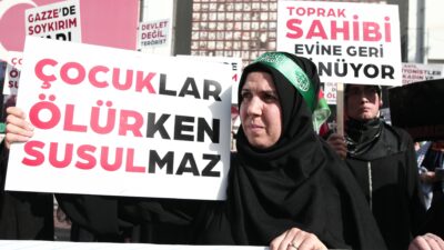 Bursa’da Filistin için sessiz oturma eylemi