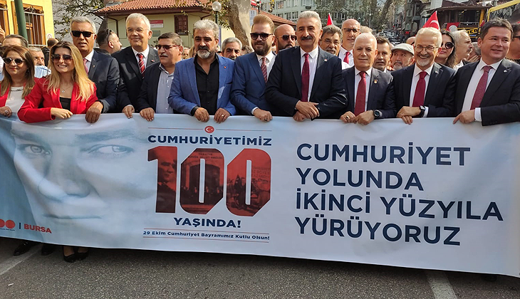 CHP Bursa’dan Cumhuriyet yürüyüşü