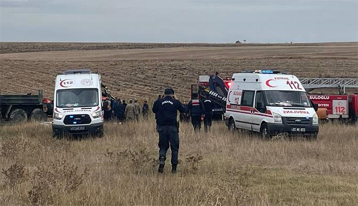 Edirne’de askeri araç devrildi: Bir asker şehit