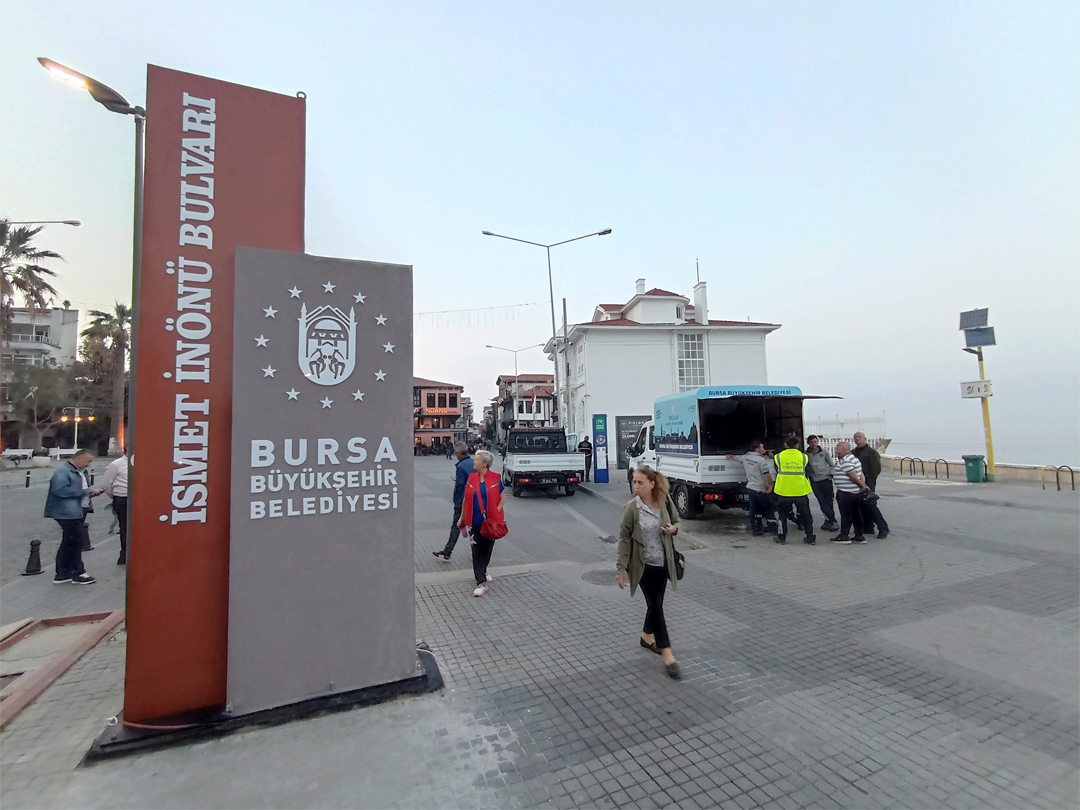 Bursa Büyükşehir’den Mudanya Belediyesi’ne tabela eleştirisi
