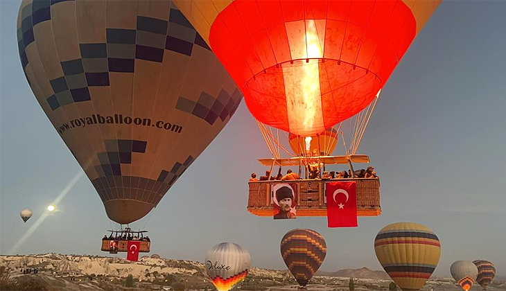 Kapadokya semaları Türk bayraklarıyla kaplandı