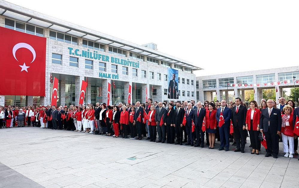 Nilüfer’de 100. yıl kutlamalarının ilk adresi Atatürk anıtı