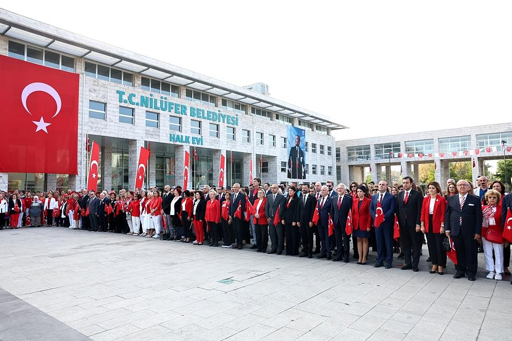 Nilüfer’de 100. yıl kutlamalarının ilk adresi Atatürk anıtı