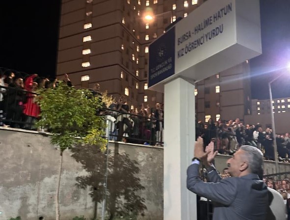 CHP Bursa İl Başkanı Yeşiltaş’tan öğrencilerin KYK protestosuna destek