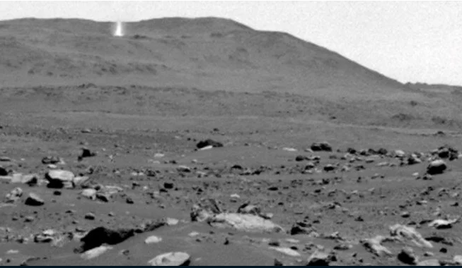 Mars topraklarındaki toz şeytanını görüntüledi