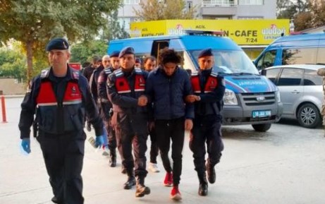 Bursa’da jandarmadan kaçak göçmen operasyonu: 10 kişi gözaltında Bursa’da jandarmadan kaçak göçmen operasyonu: 10 kişi gözaltında