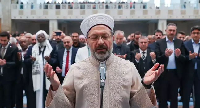 Ali Erbaş, Filistin’deki saldırılarda ölenler için cenaze namazı kıldırdı
