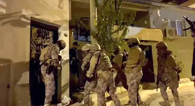 İzmir’deki FETÖ operasyonunda 94 kişi yakalandı
