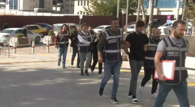 312 saatlik görüntü incelendi! Şehidin evini soyan hırsızlar yakalandı