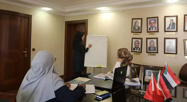 Sudanlı diplomatlar Türkçe adımı