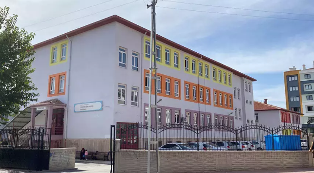 Öğrencinin dayısından öğretmene öldüresiye dayak