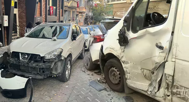 TIR dehşeti! 20’den fazla araca çarparak ilerledi
