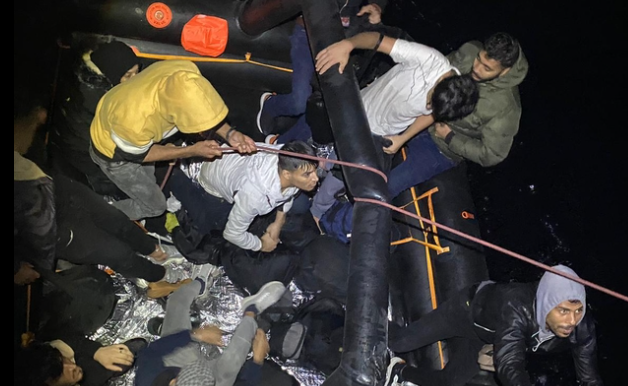 24 kaçak göçmen kurtarıldı 24 kaçak göçmen kurtarıldı