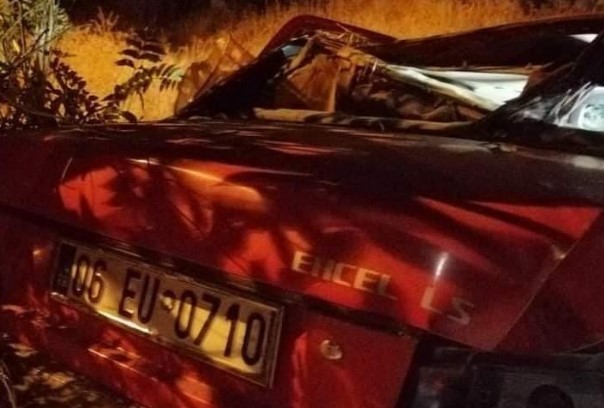 Kontrolden çıkan araç boş araziye uçtu: 1 ölü, 2 yaralı Kontrolden çıkan araç boş araziye uçtu: 1 ölü, 2 yaralı