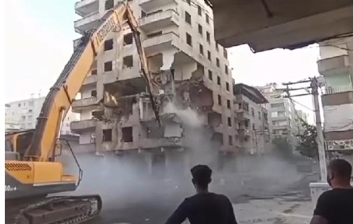 Diyarbakır’da 8 katlı bina, yıkım sırasında çöktü Diyarbakır’da 8 katlı bina, yıkım sırasında çöktü