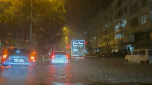 Ordu’da sağanak sele dönüştü: Ev ve işyerlerini su bastı