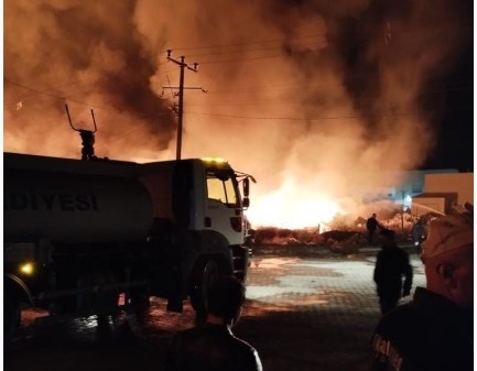 Geri dönüşüm fabrikasında yangın