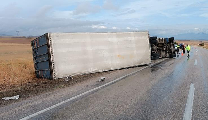 Bursa’dan Rusya’ya yola çıkan TIR devrildi