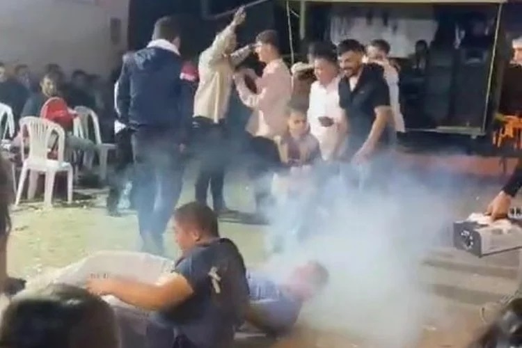 Bursa’da gençlerden ilginç dans Bursa’da gençlerden ilginç dans