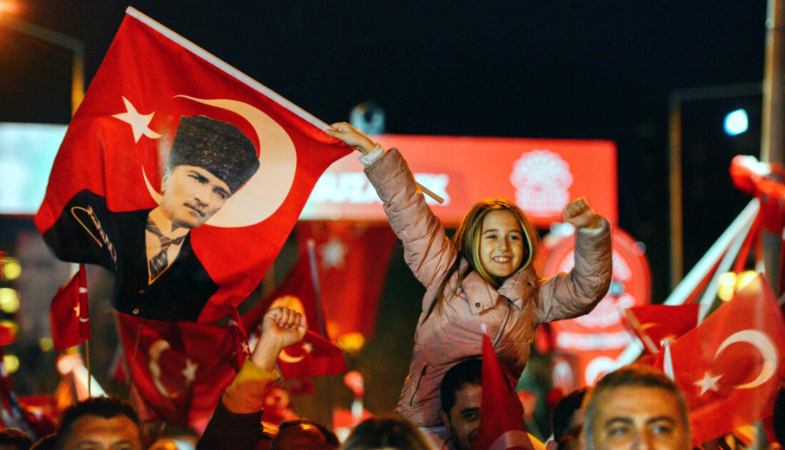Bursa’da bayrak seferberliği: Üretime yetişemiyorlar!