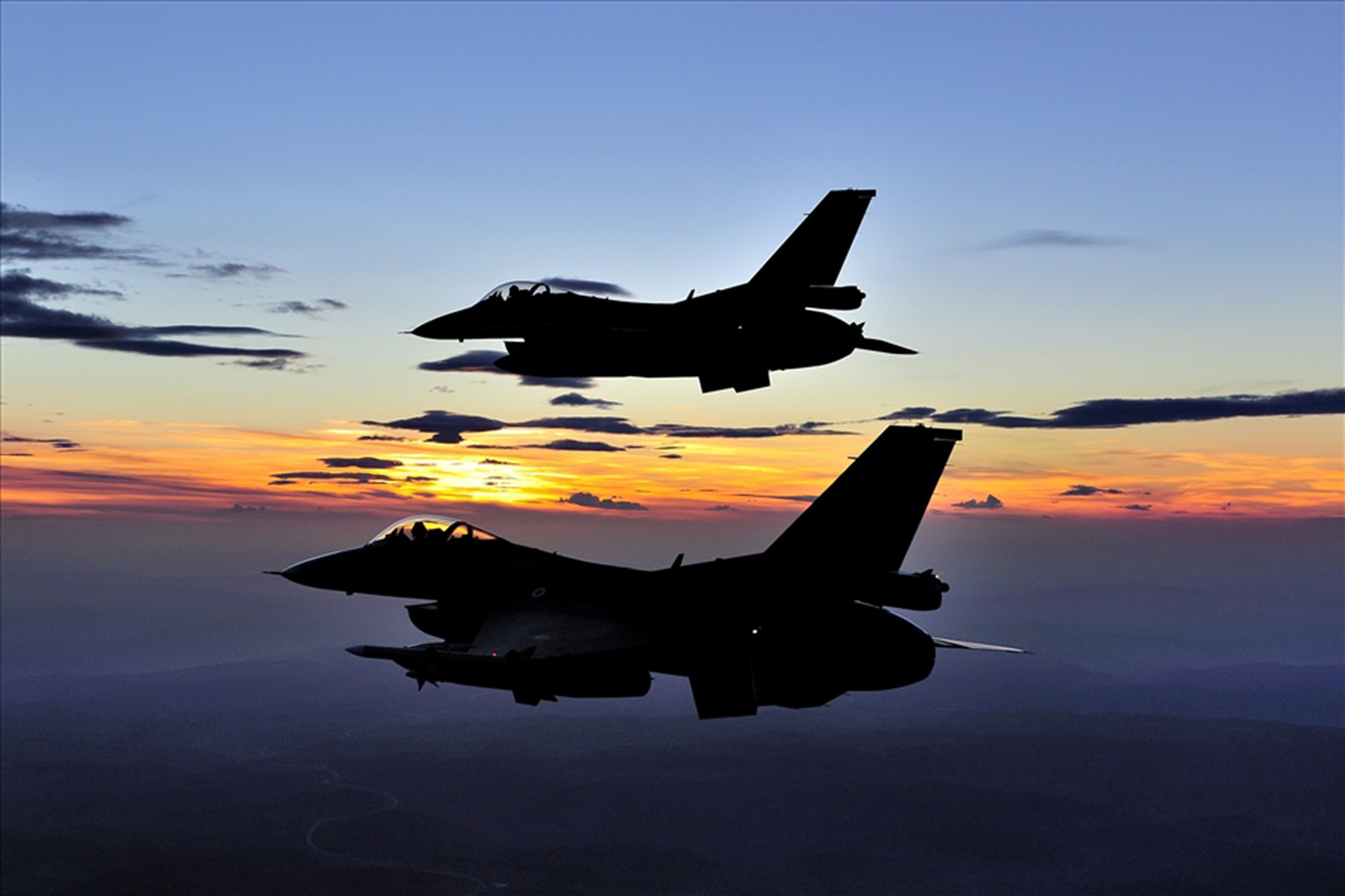 F-16’lar Kuzey Irak’taki terör hedeflerini vuruyor