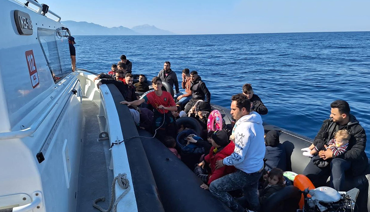 İzmir’de 82 düzensiz göçmen kurtarıldı, 160 düzensiz göçmen yakalandı