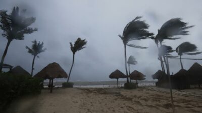 Meksika’yı Otis Kasırgası vurdu