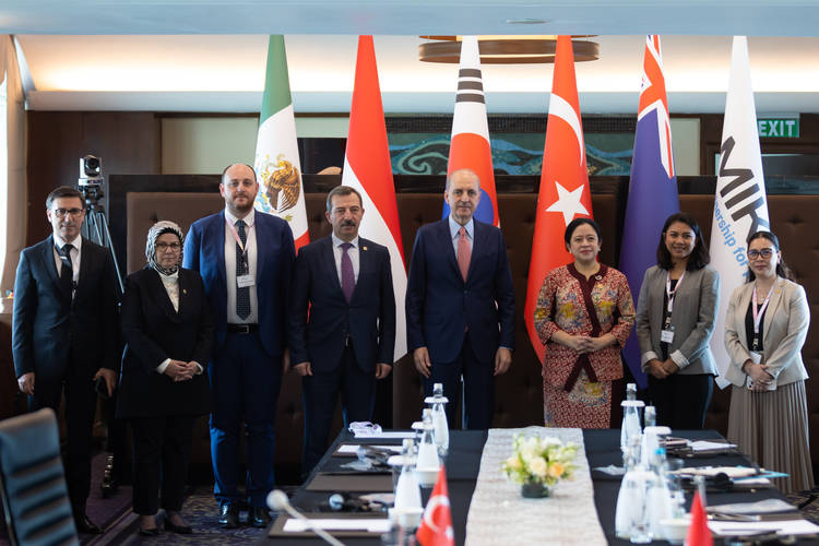 TBMM Başkanı Kurtulmuş Maharani ile görüştü