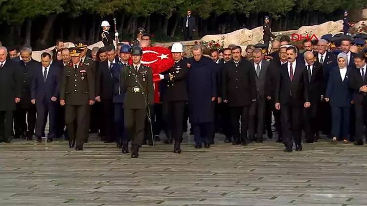 Devlet erkanı Ata’nın huzuruna çıktı
